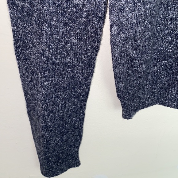 Women’s Hollister Blue Scoop Neck Sweater - Picture 4 of 5